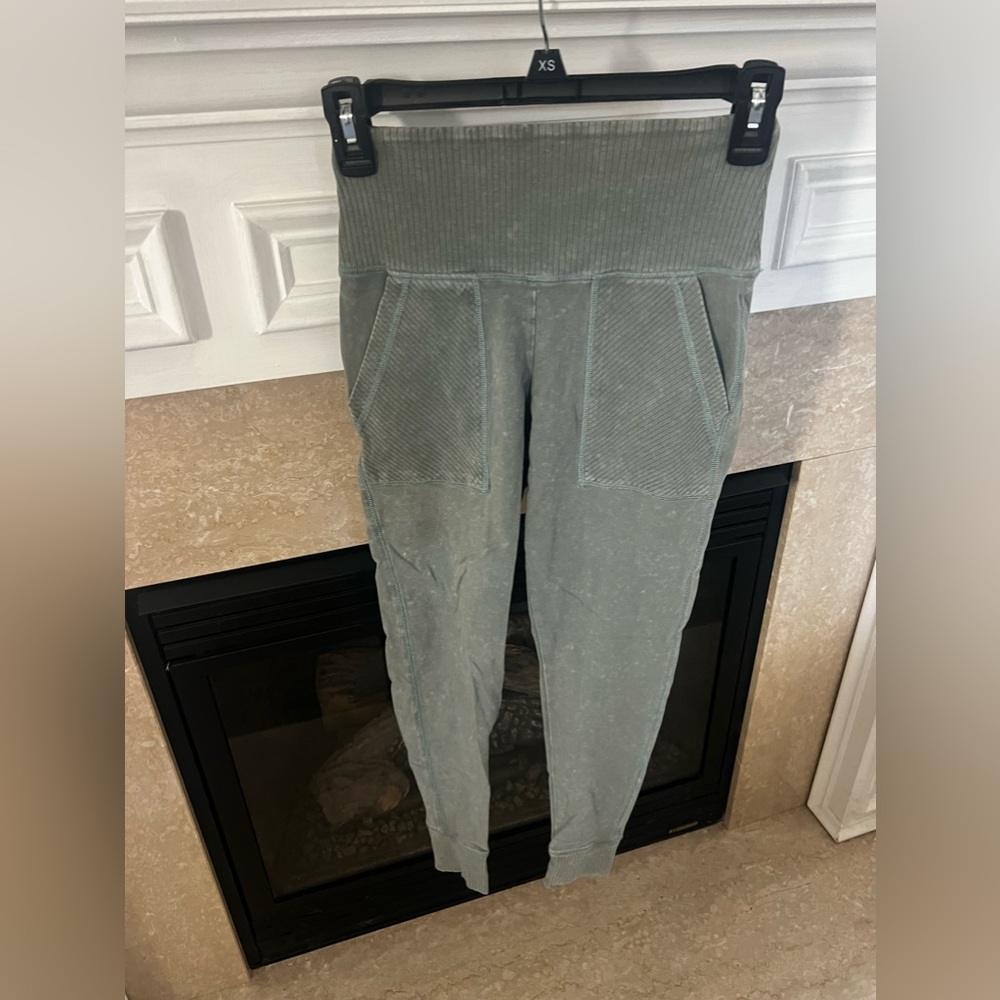 High-Waisted Ribbed Aerie leggings